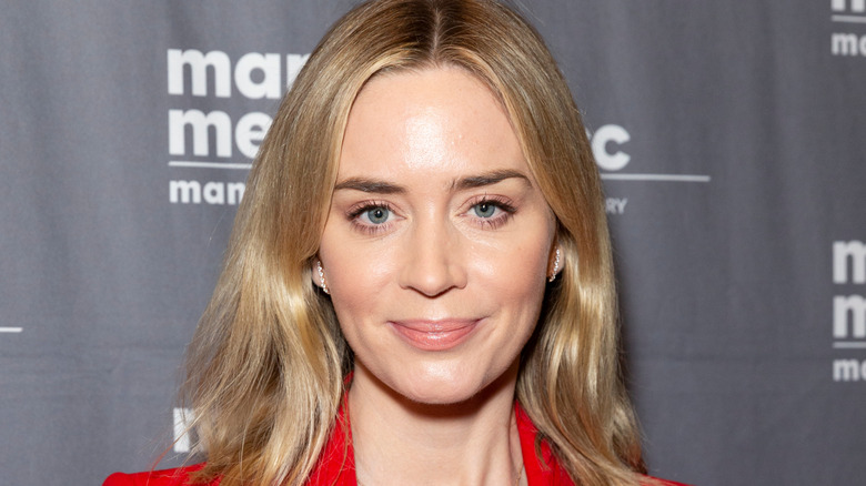 Emily Blunt souriante