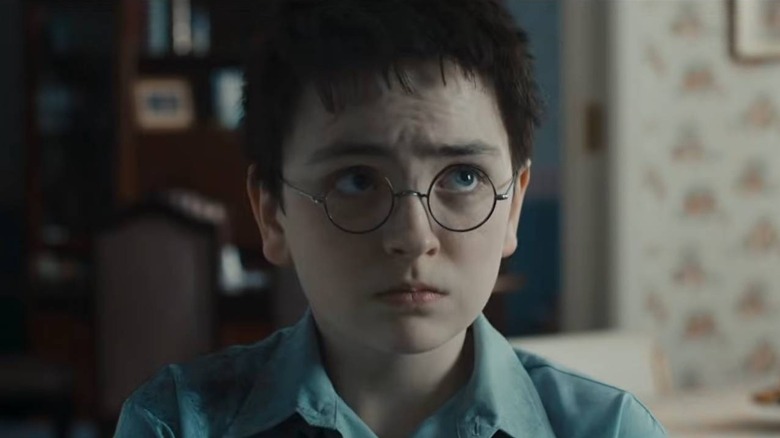 Harry Potter a l'air inquiet "Harry Potter et la pierre philosophale" (2026)