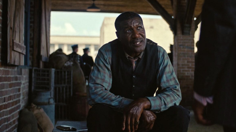 Delta Slim à la gare semble suspect dans Sinners