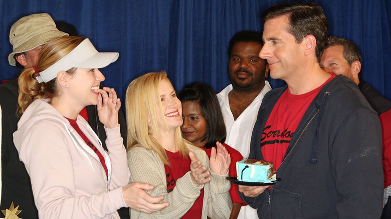 Jenna Fischer et Angela Kinsey se moquent de Steve Carell à