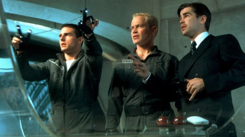 John Anderton, Gordon Fletcher et Danny Witwer semblent préoccupés dans Minority Report
