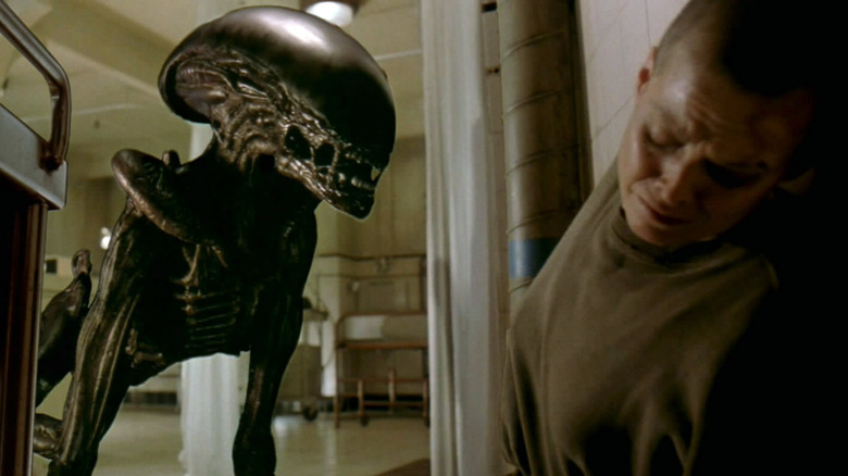 Le coureur Alien menace Ellen Ripley dans Alien 3