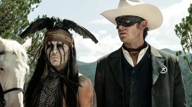 Tonto et le Lone Ranger aux côtés de Silver dans The Lone Ranger (2013)