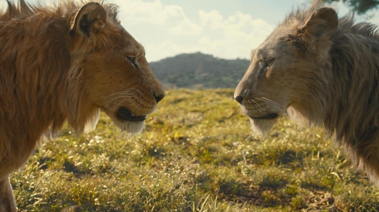 Mufasa affrontant Scar dans Mufasa : Le Roi Lion (2024)