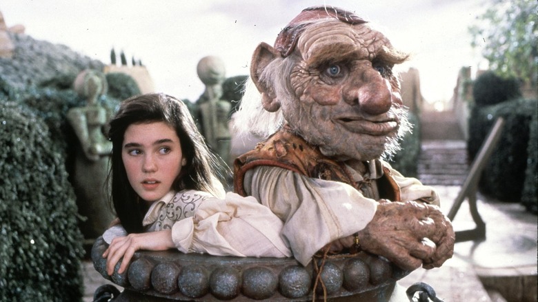 Hoggle et Sarah Williams émergent dans la lumière 