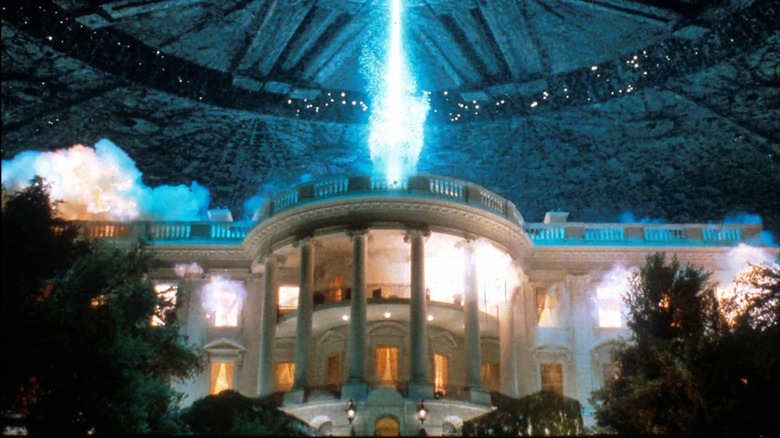 Un vaisseau extraterrestre tire sur la Maison Blanche avec un laser 