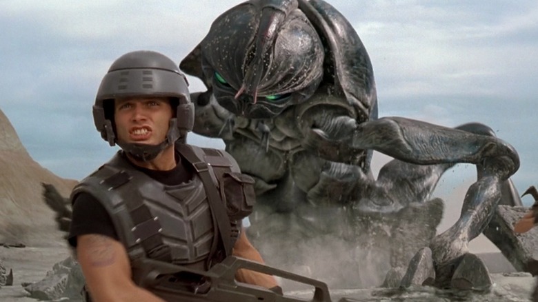 Arachnide attaquant un soldat de l'UCF à 