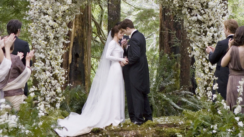 Bella et Edward se marient dans The Twilight Saga : Breaking Dawn – Partie 1