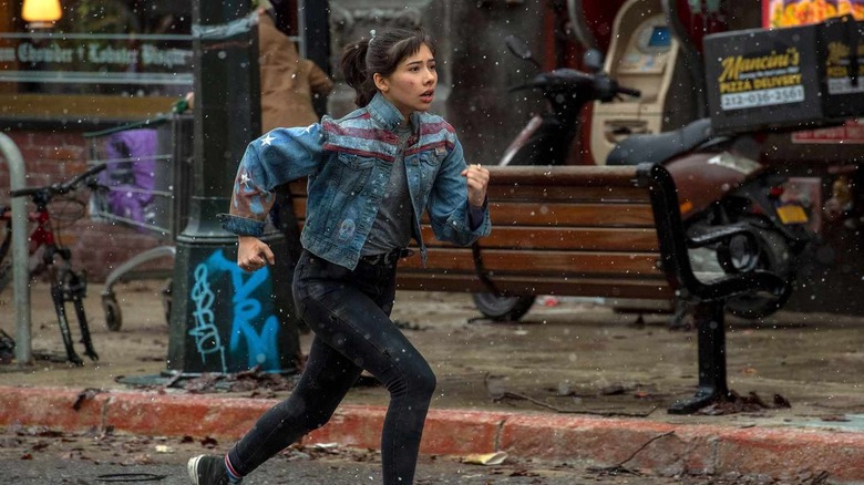 America Chavez courant dans les rues de New York en "Doctor Strange dans le multivers de la folie"