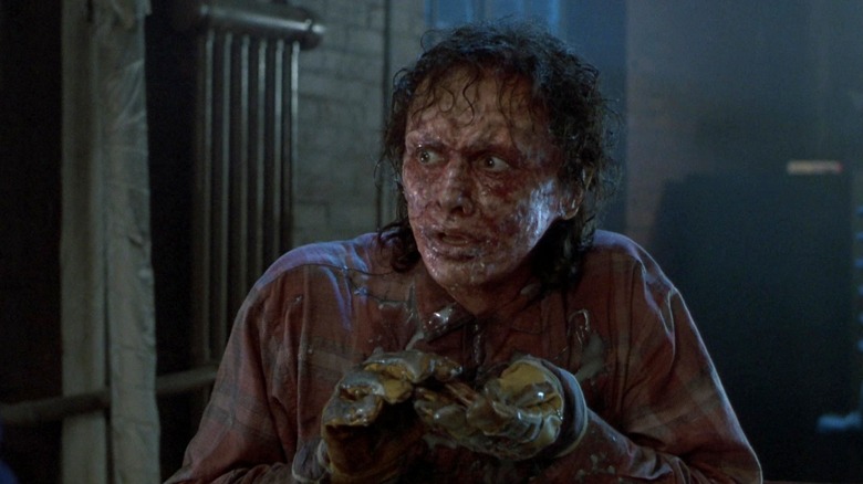 Seth Brundle se transforme en créature dans The Fly