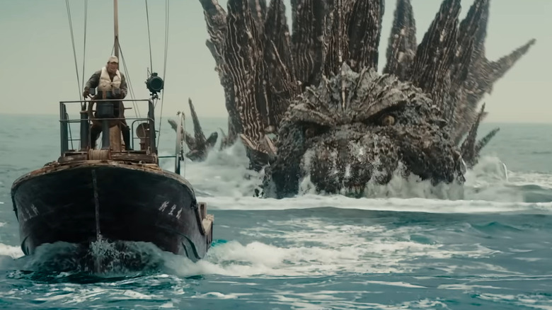 Godzilla poursuit un bateau dans Godzilla Minus One