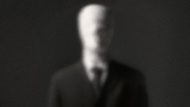 Slenderman regarde la caméra 