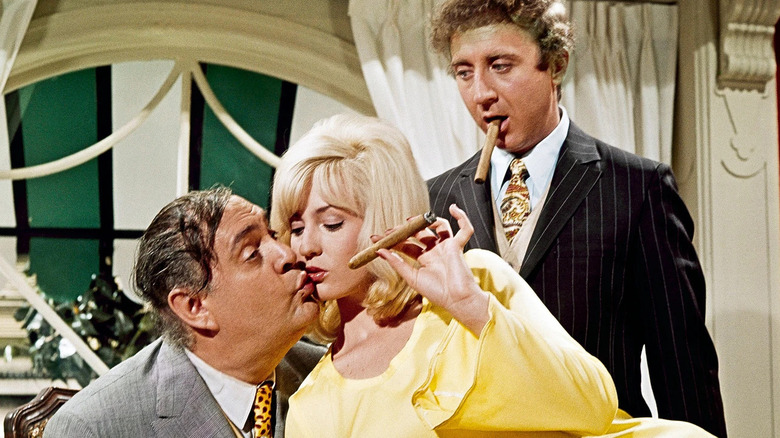 Max Bialystock, Ulla et Leo Bloom avec des cigares dans The Producers