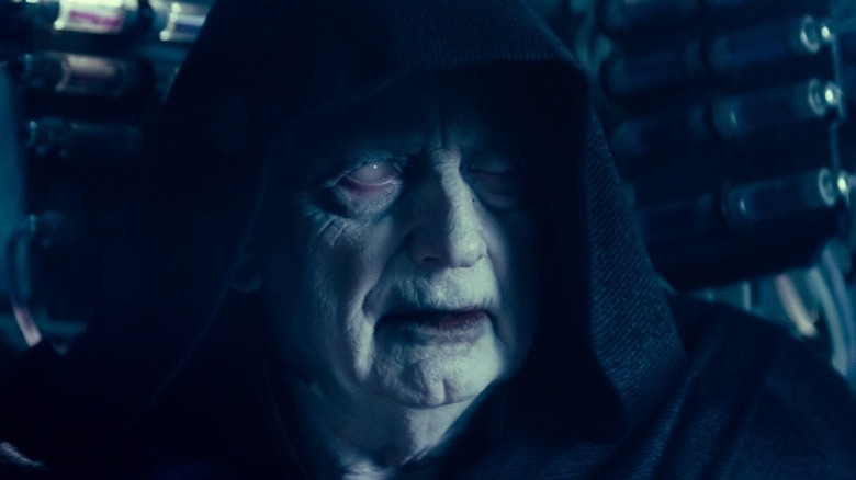 Gros plan de Dark Sidious grondant sur Exegol dans Star Wars : Épisode IX - L'Ascension de Skywalker (2019)