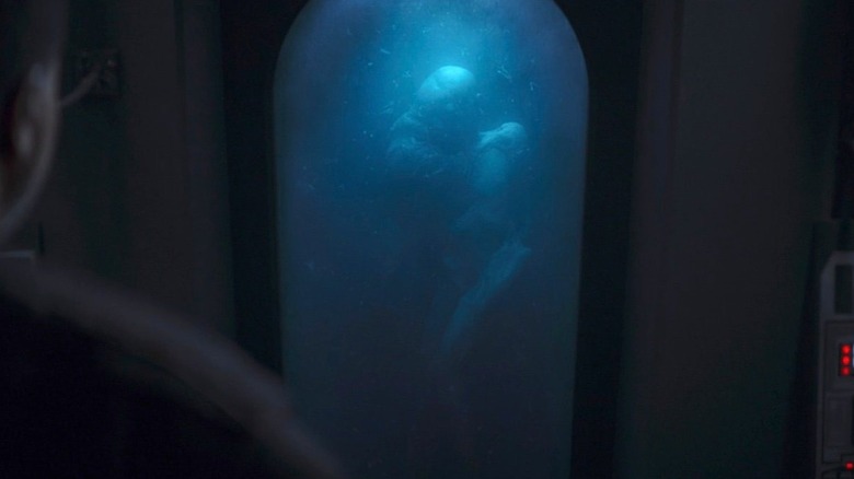 Un organisme échoué dans un réservoir, au fond d'une ancienne installation impériale, dans The Mandalorian (2020)