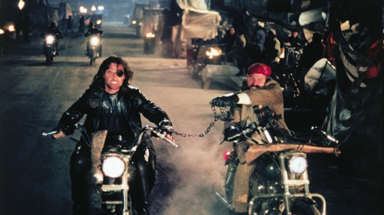 Serpent coincé dans une scène de poursuite dans Escape from LA (1996)