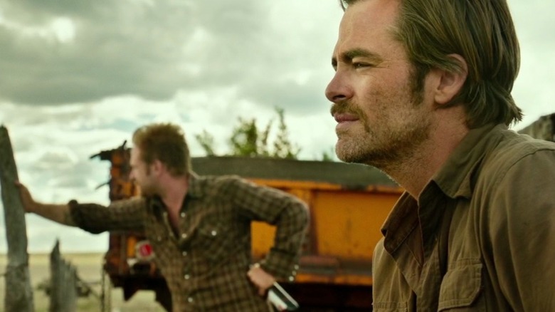 Toby regardant dehors et Tanner à côté de lui