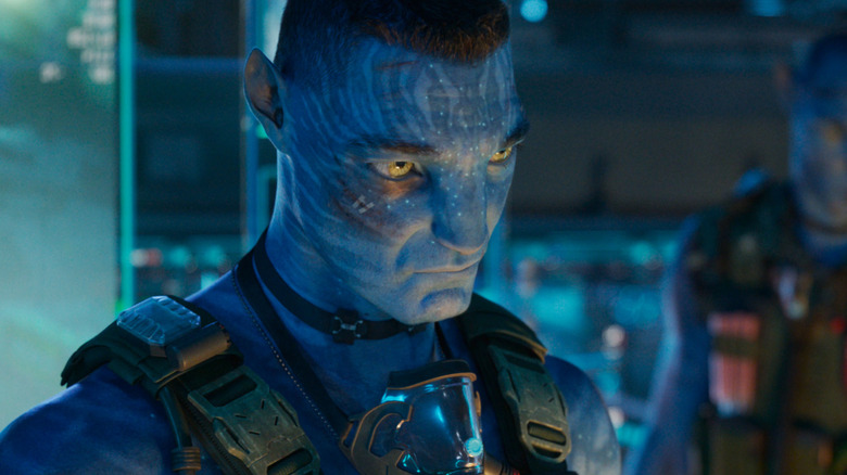 Quaritch a l'air sérieux dans Avatar : Fire and Ash (2025)