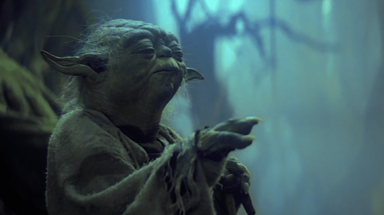 Yoda utilise la Force sur Dagobah dans L'Empire contre-attaque (1980)