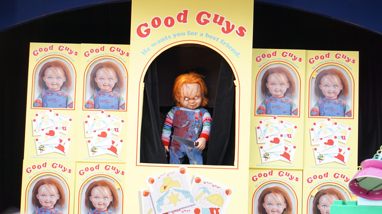 Chucky se tient dans l'exposition Good Guy