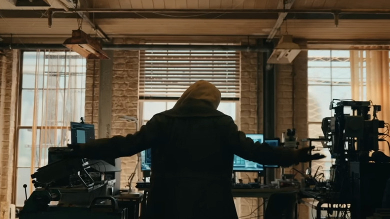 Personnage mystérieux portant un sweat à capuche 