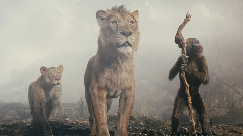 Le jeune Mufasa et compagnie sortent du brouillard dans Mufasa : Le Roi Lion (2024)
