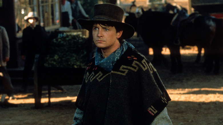 Marty avec un chapeau de cowboy et un poncho dans Retour vers le futur III (1990)