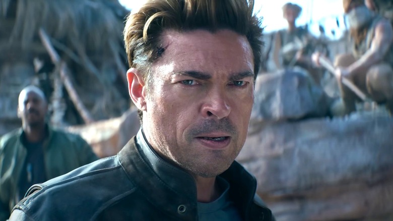 Johnny Cage regarde