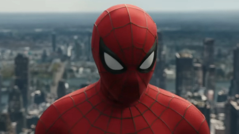 Peter Parker regarde vers le bas