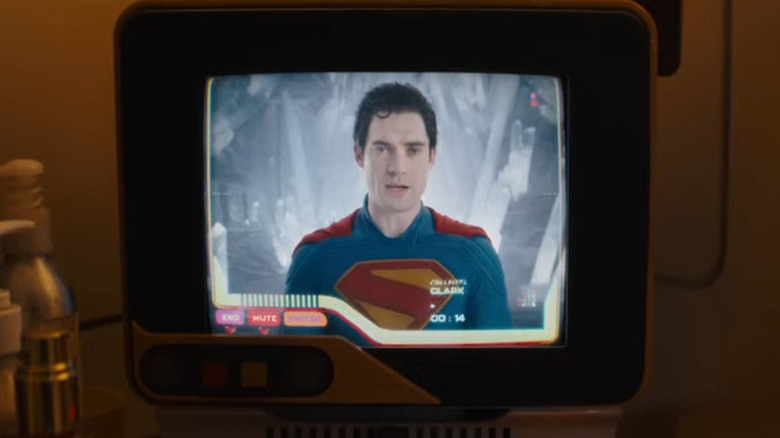 Superman parlant lors d'un appel vidéo dans Supergirl