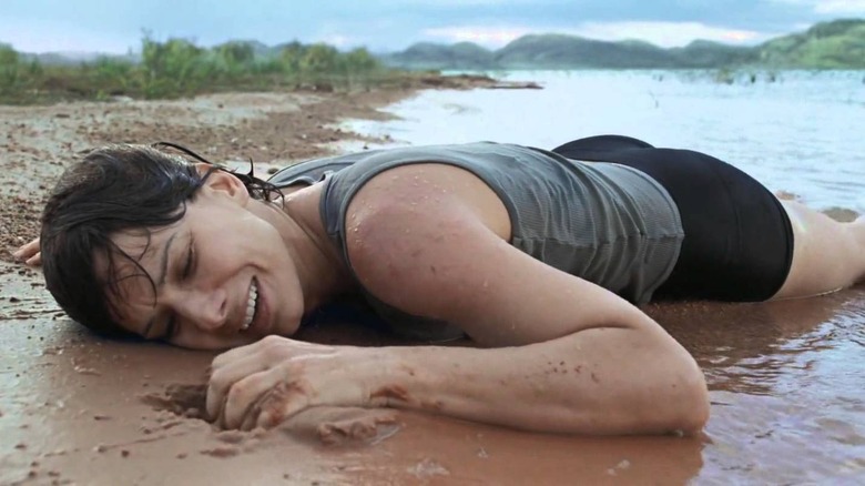 Sandra Bullock allongée sur la plage