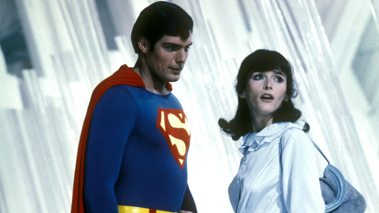 Superman regardant Lois Lane dans la Forteresse de Solitude dans Superman II