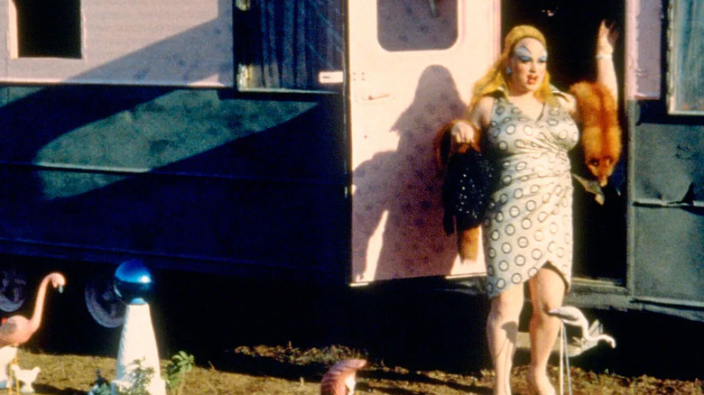 Divine dans sa caravane dans Pink Flamingos (1972)