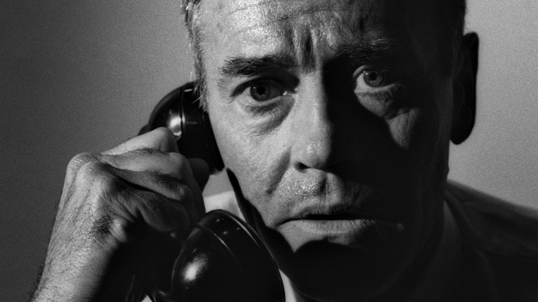 Un président des États-Unis désemparé au téléphone dans Fail Safe (1964)