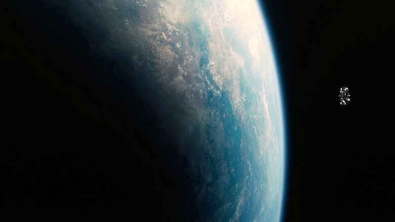 Plan de l'espace extra-atmosphérique dans Interstellar