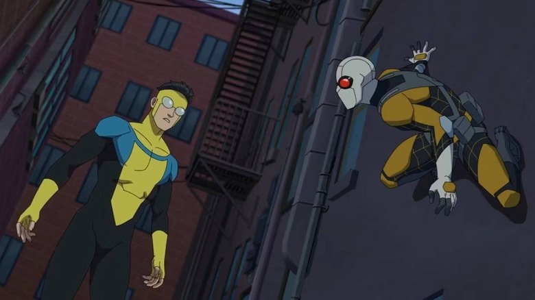 Invincible parlant avec l'agent Spider 