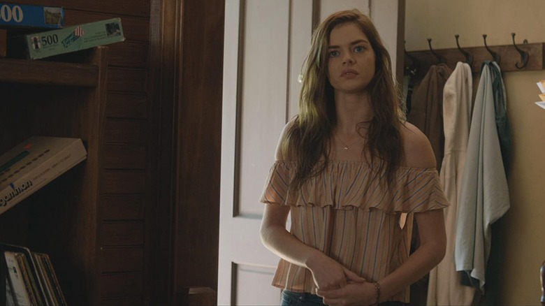 Samara Weaving dans le rôle de Penelope dans trois panneaux publicitaires à l'extérieur d'Ebbing, Missouri