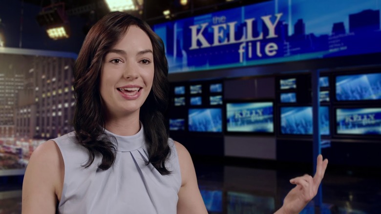 Brigette Lundy-Paine dans le rôle de Julia Clarke dans Bombshell