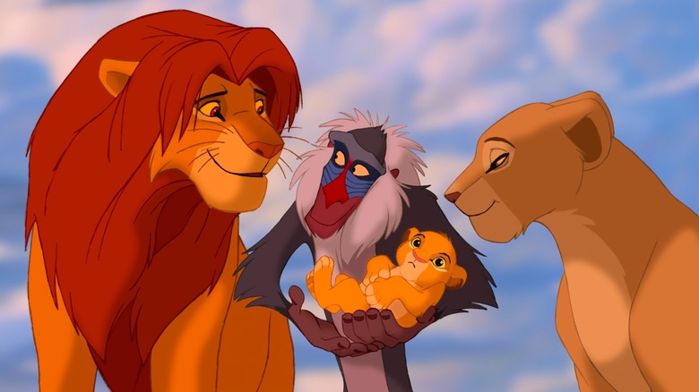 Simba, Rafiki et Nala accueillent le nouveau lionceau dans Le Roi Lion (1994)