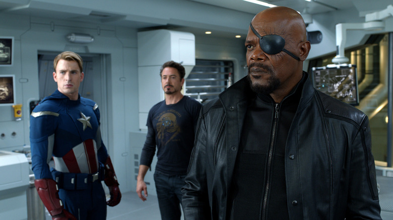 Steve Rogers, Tony Stark et Nick Fury dans une dispute dans The Avengers (2012)