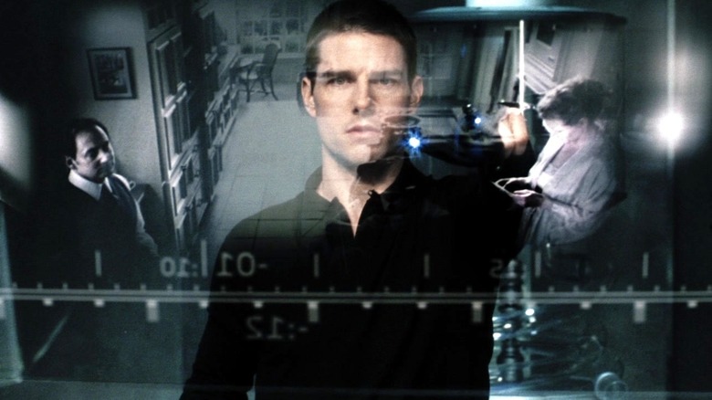 John Anderton regarde un flash-back dans Minority Report