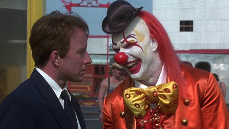 Biff le clown se moque de Wilder dans 
