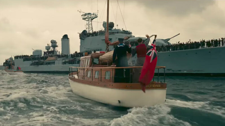 Des bateaux de sauvetage arrivent à Dunkerque