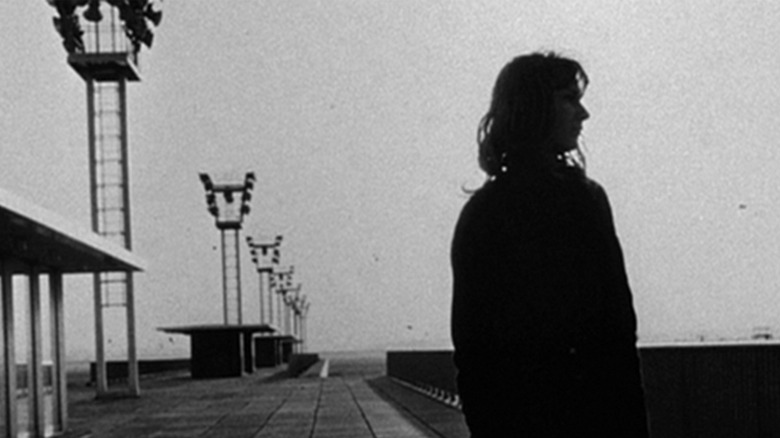 La mystérieuse femme sur la jetée dans La Jetée (1962)