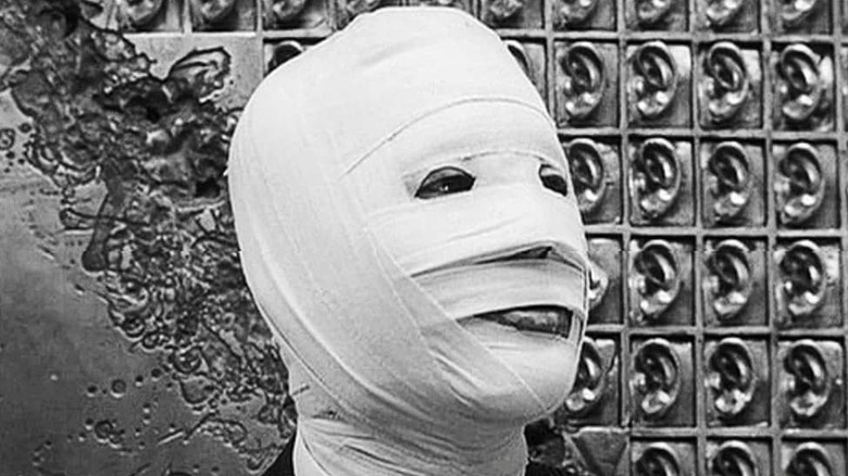 M. Okuyama avant l'opération dans The Face of Another (1966)