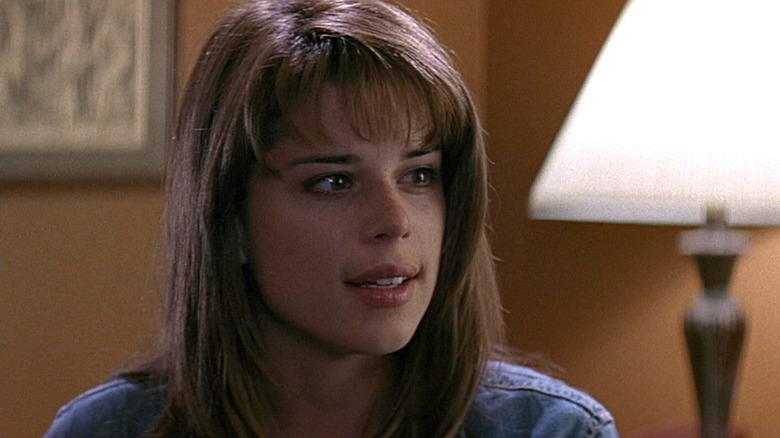 Sidney Prescott parlant dans Scream (1996)