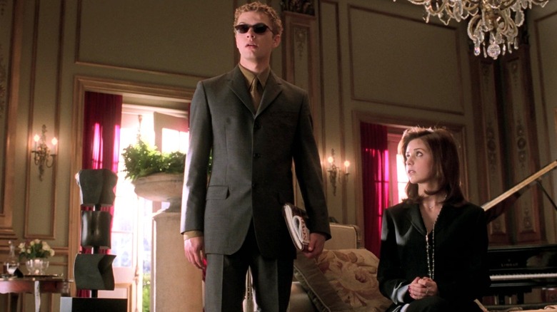 Kathryn Merteuil regarde Sebastian Valmont dans Cruel Intentions (1999)