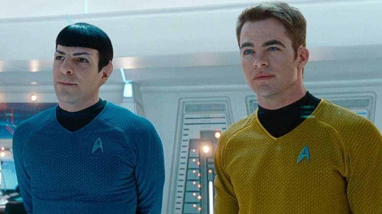 Spock et Kirk en uniforme dans Star Trek Into Darkness (2013)