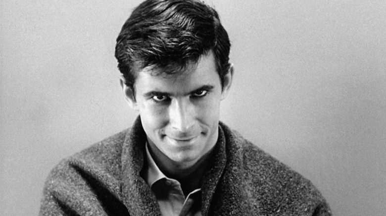 Norman Bates regarde intensément Psycho (1960)