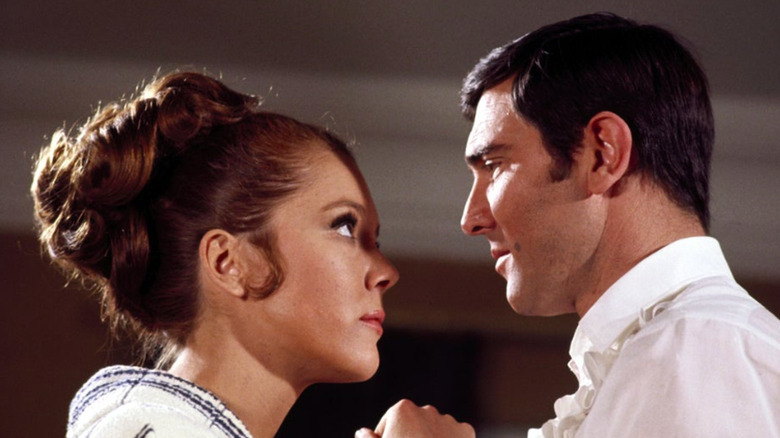George Lazenby et Diana Rigg parlent